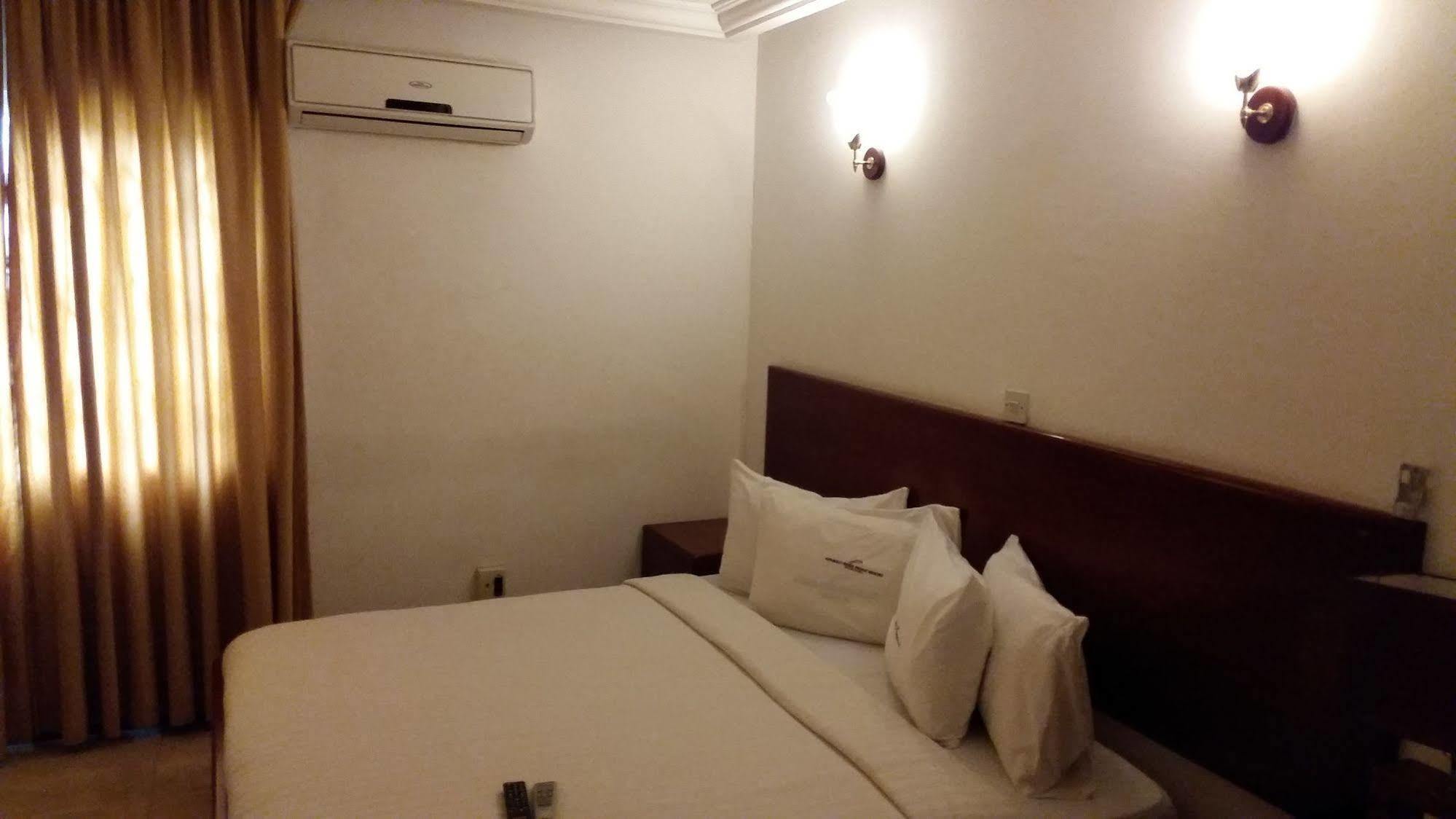Afrikiko River Front Resort Akosombo Bagian luar foto