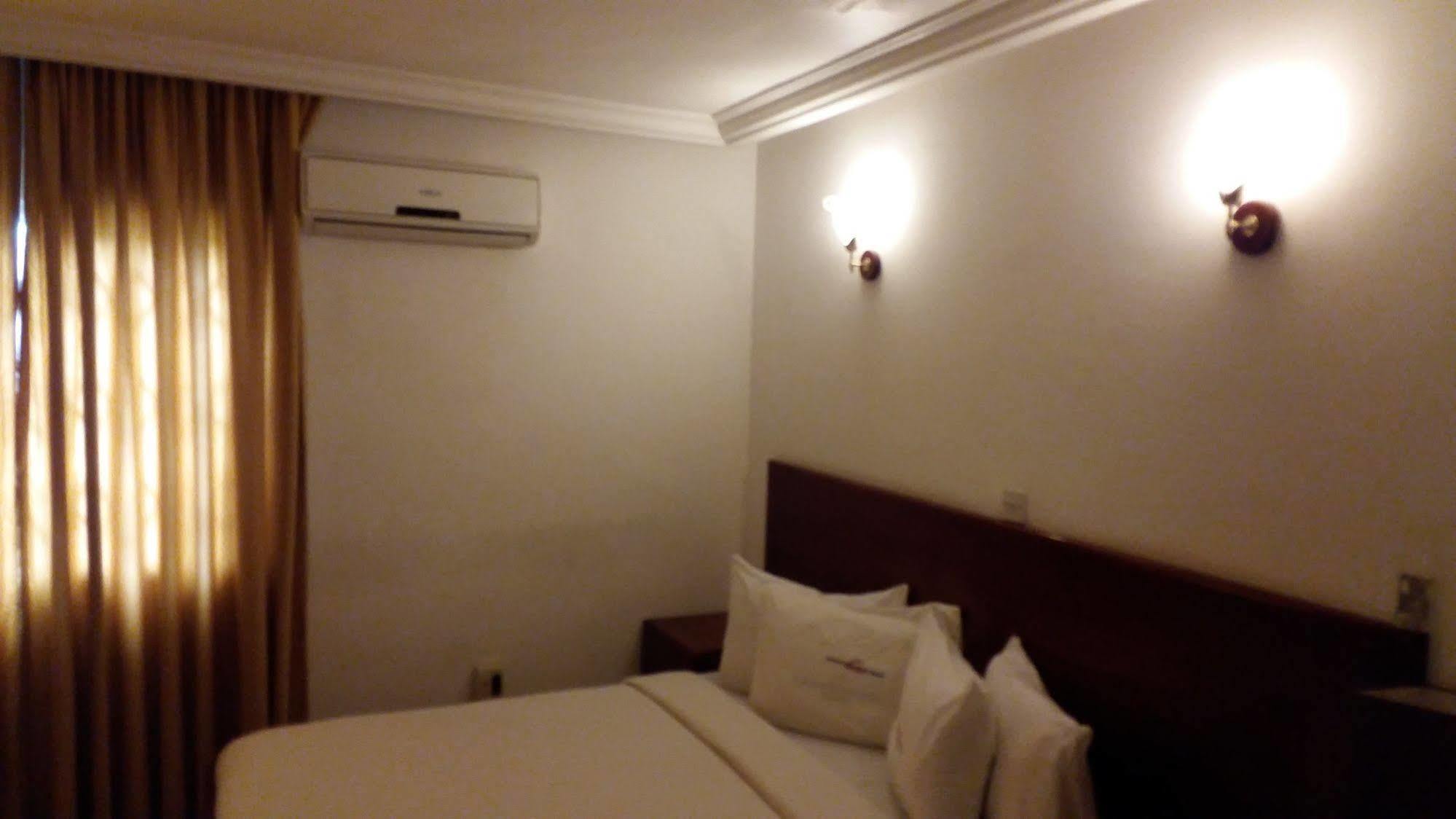 Afrikiko River Front Resort Akosombo Bagian luar foto