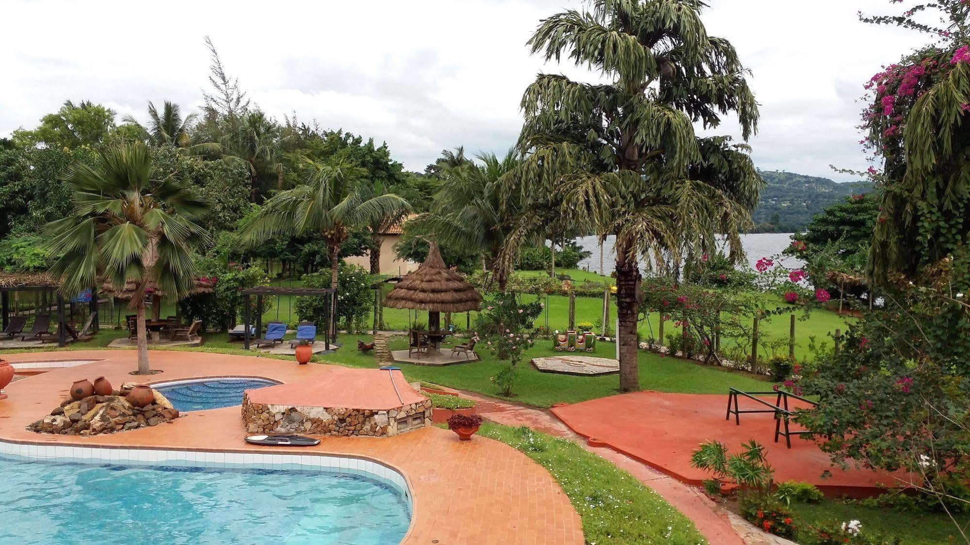 Afrikiko River Front Resort Akosombo Bagian luar foto