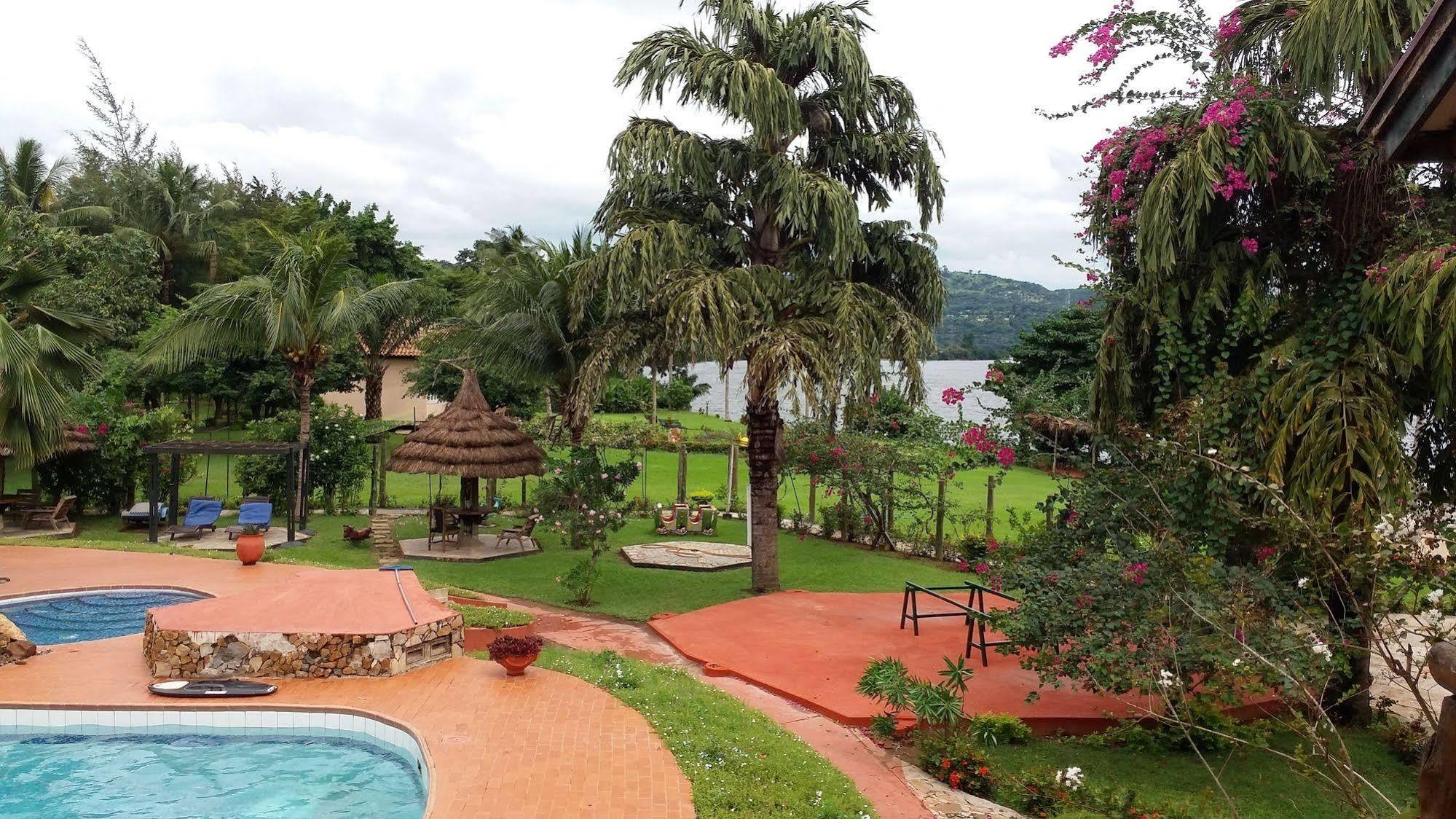 Afrikiko River Front Resort Akosombo Bagian luar foto