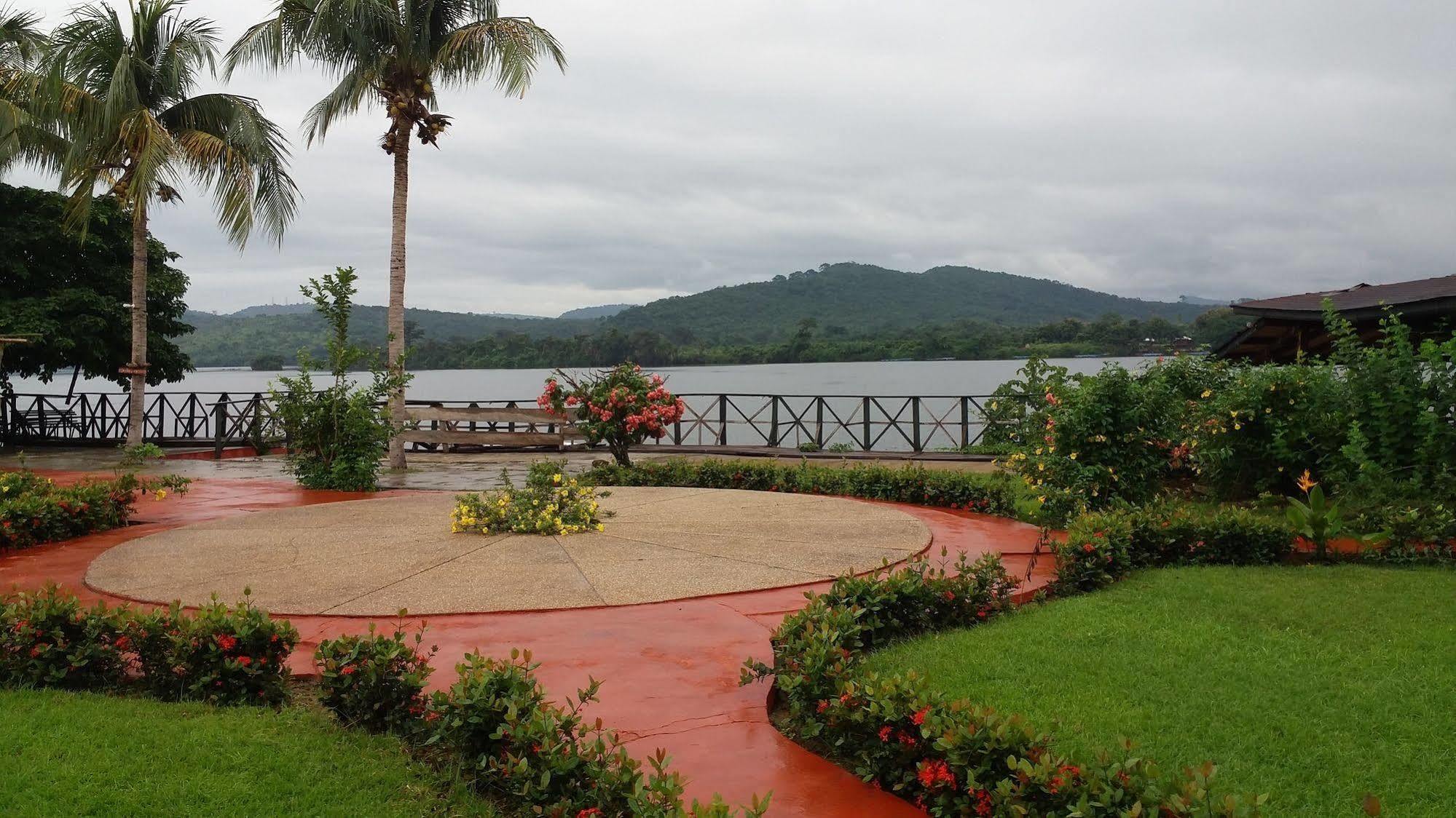 Afrikiko River Front Resort Akosombo Bagian luar foto
