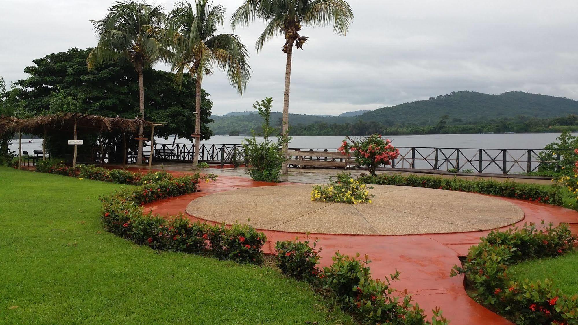 Afrikiko River Front Resort Akosombo Bagian luar foto